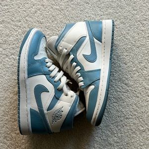 Nike Air Jordan 1 Mid University Blue